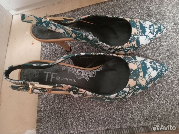 Босоножки женские