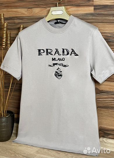 Футболка Prada