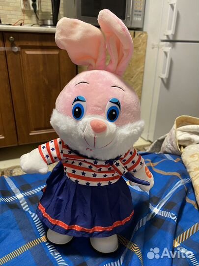 Заяц в платье поет ходит