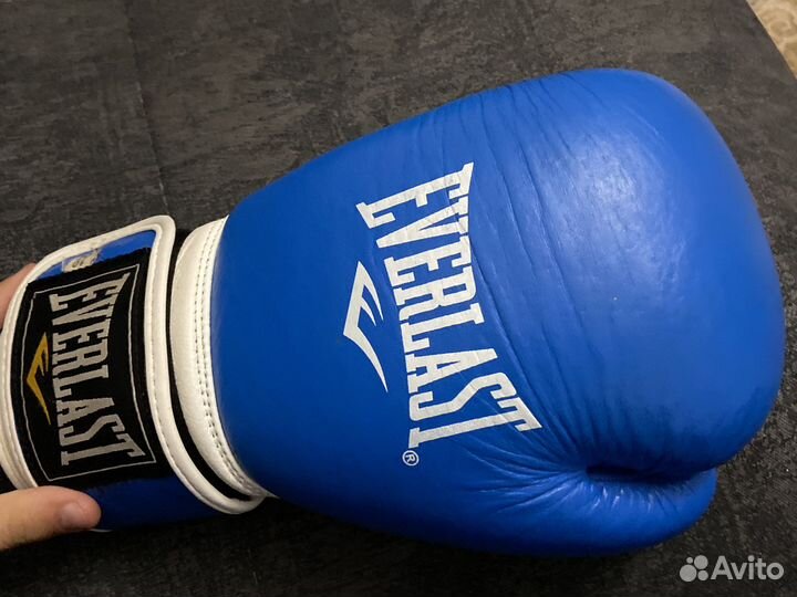 Боксерские перчатки everlast 10 oz
