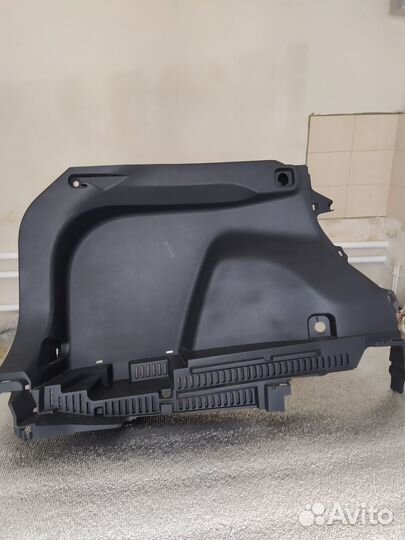 Нижняя решетка радиатора переднего бампера