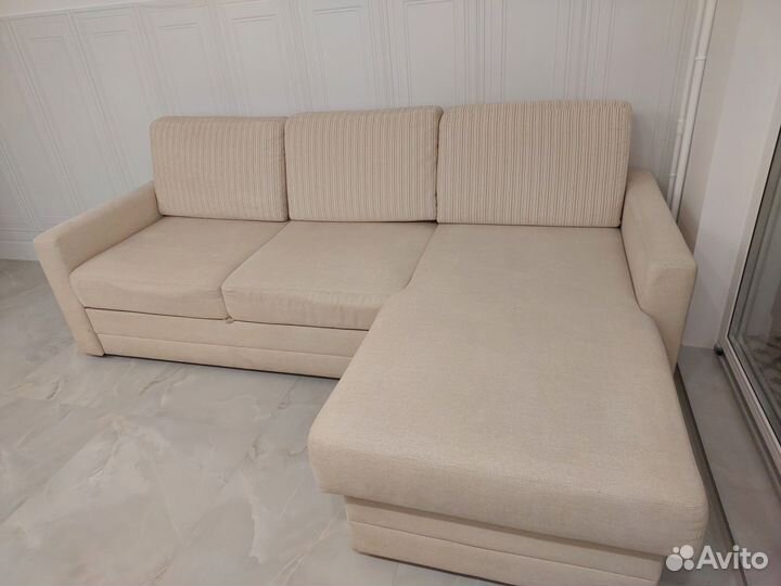 Угловой диван в очень хорошем состоянии