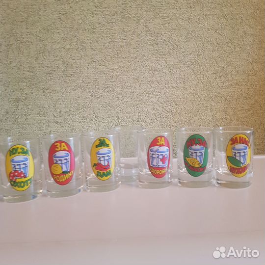 Набор из 7 стопок с тостами