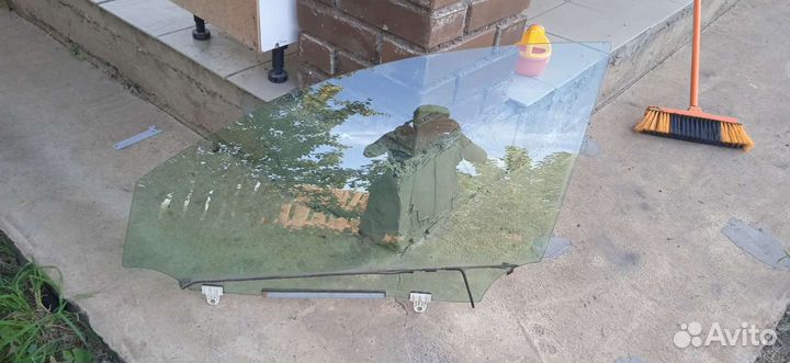 Переднее левое (водительское) стекло на Нисса теан