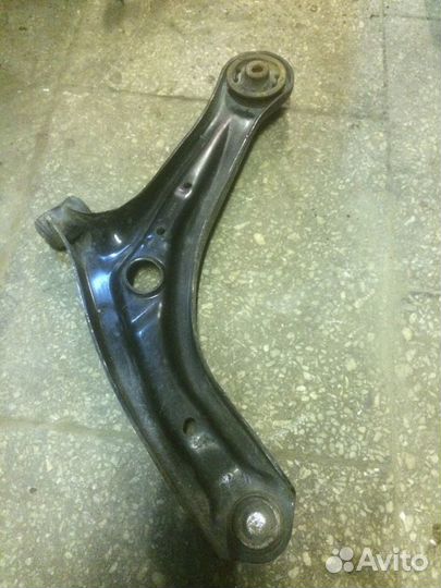 Рычаг передняя правая Mazda 2
