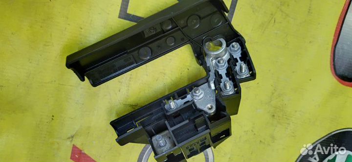 Плюсовая клема акб Audi A4 седан 2.0 cdnc 2010