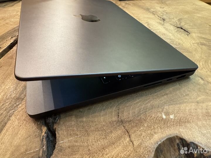 MacBook Pro 14 M3 Max/36 GB/1 TB SSD с дефектом