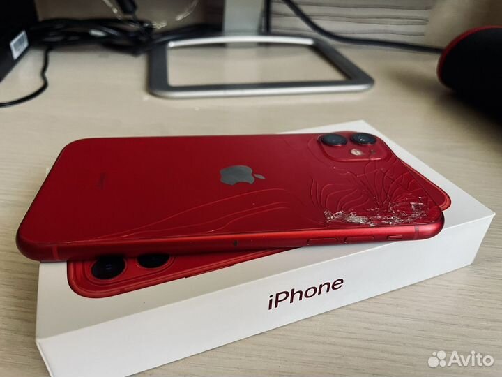Телефон iPhone 11