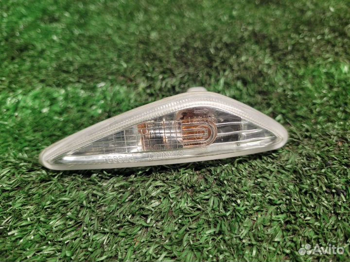 Повторитель на крыло белый для Mazda 6 GH