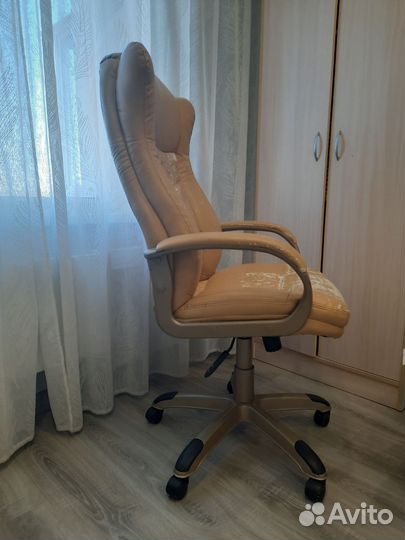 Компьютерное кресло