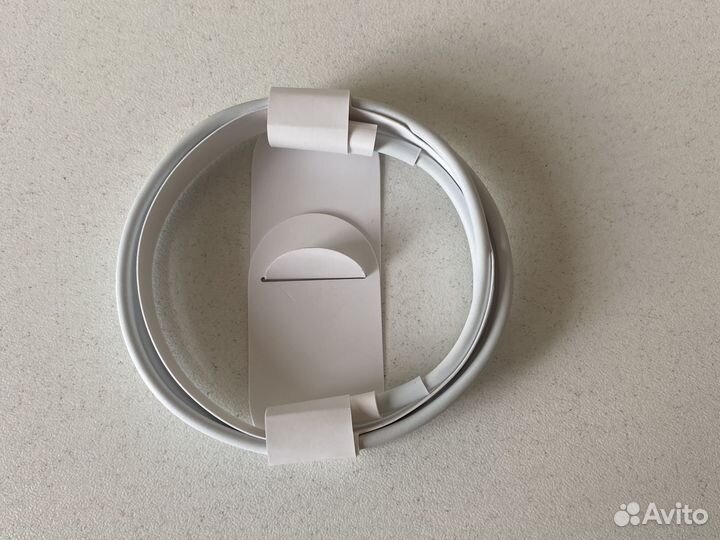 Оригинальный шнур на iPhone