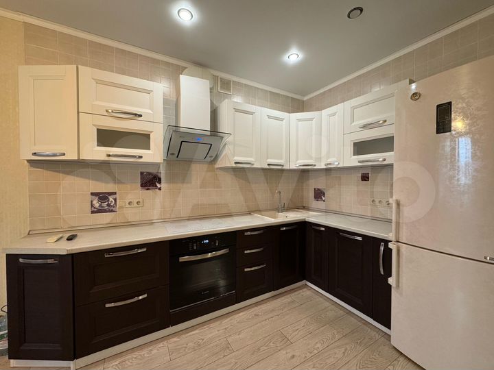 2-к. квартира, 65 м², 1/10 эт.