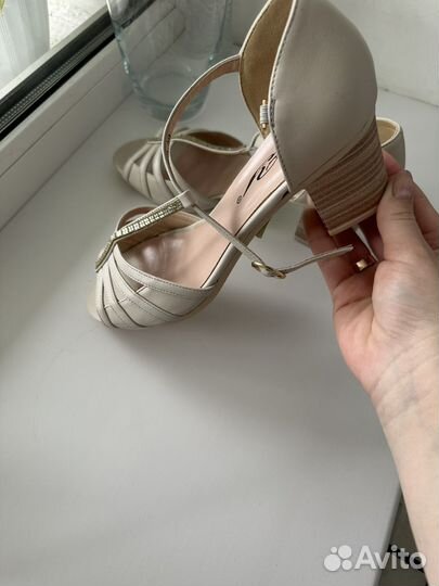 Босоножки женские 39 размер