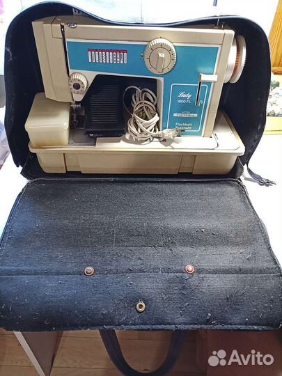 Швейная машина victoria