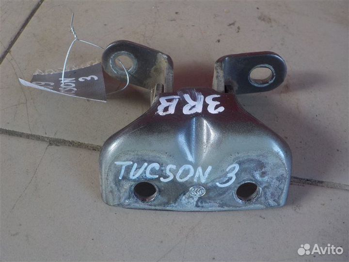 Петля двери верхняя задняя правая Hyundai Tucson