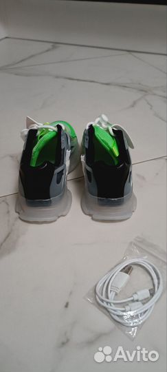 Светящиеся кроссовки новые с USB
