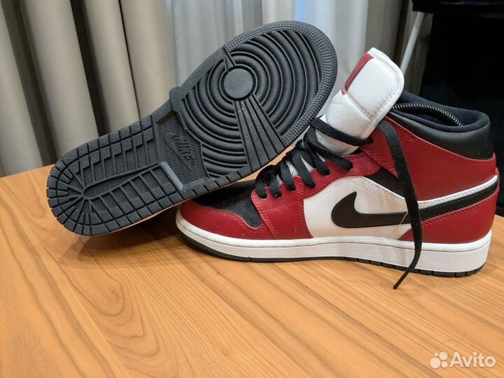 Nike Air Jordan 1 Mid Chicago Toe