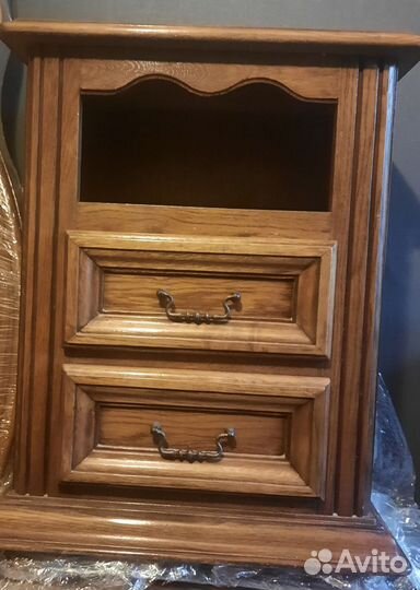 Тумбочка прикроватная массив