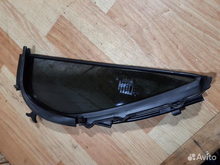 Форточка двери задней L G8 Toyota Hilux