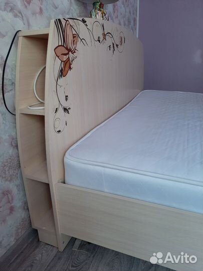 Кровать двухспальная с матрасом бу 160 200