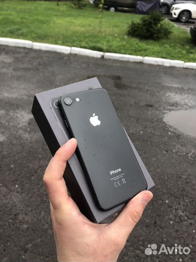 iPhone 8, 64 ГБ