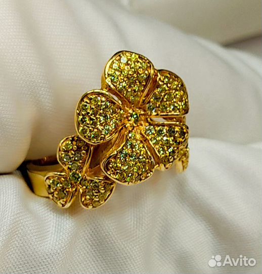 Кольцо с синтетическим камнем Золото