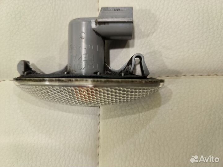 Повторитель поворотника для Toyota Auris E150