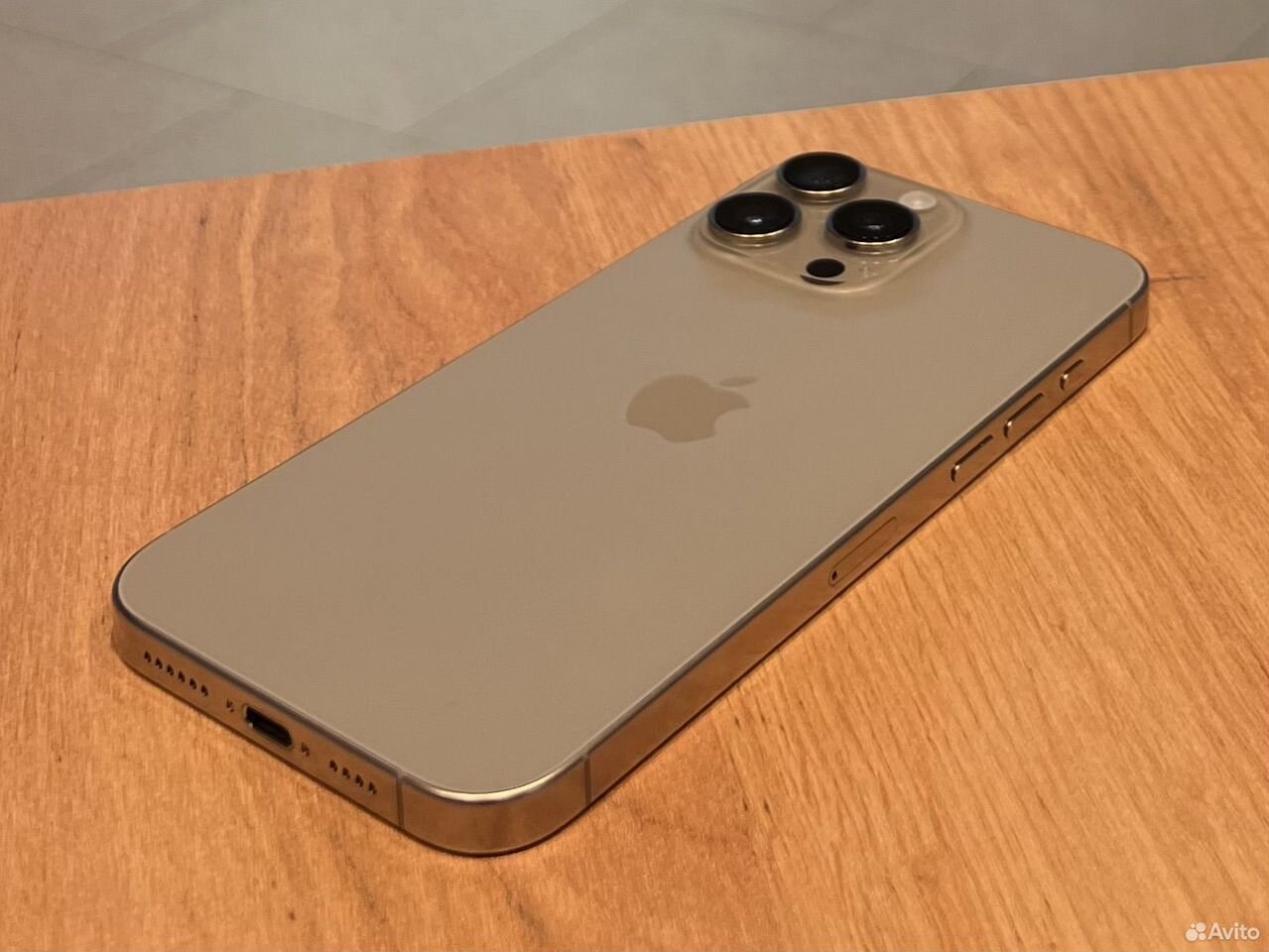 iPhone 15 Pro, 256 ГБ