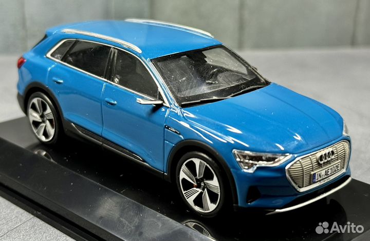 Модель Audi E-tron Antigua Blue Spark 1:43