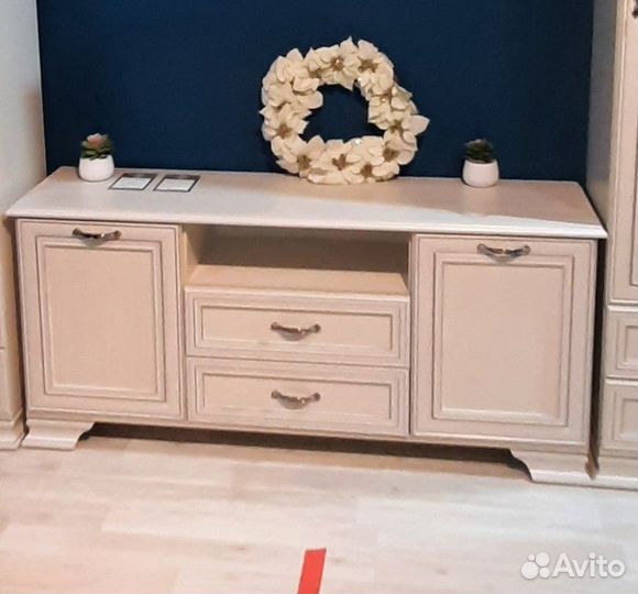 Купить тумбу под телевизор в гостиную в наличии
