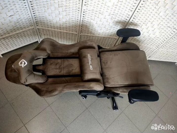 Кресло для игр. Игровое кресло с массажем