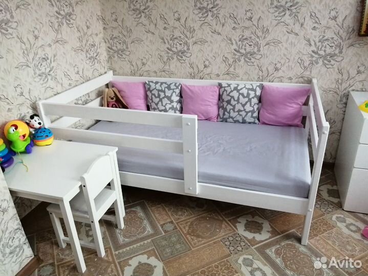 Детская кровать из массива дерева