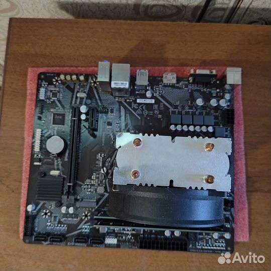 Gigabyte B450M K + Ryzen 5 5600 + 16gb