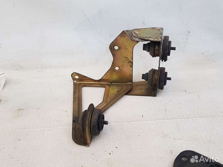 Кронштейн блока ABS Volkswagen Touareg 2002-06