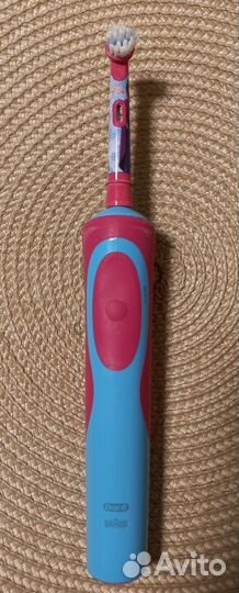 Электрическая зубная щетка oral B детская