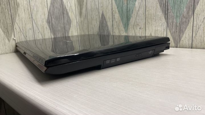 Ноутбук для работы и учёбы Samsung NP-R710