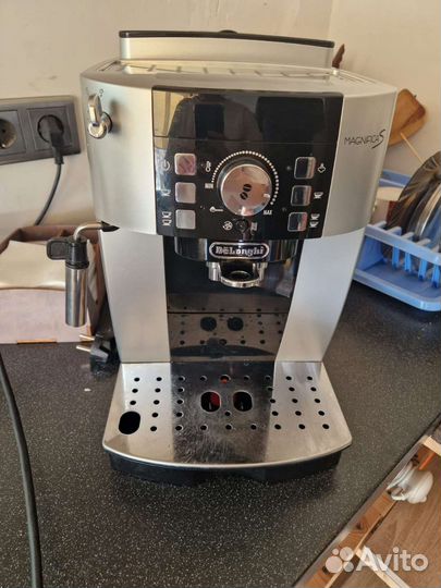 Кофемашина delonghi magnifica s
