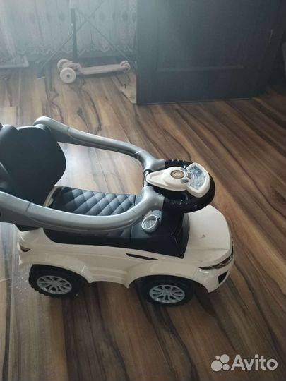 Детская машинка каталка с ручкой