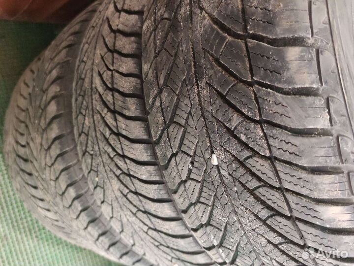 Goodyear UltraGrip 8 Performance 225/55 R17 97H