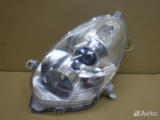 Фара Тойота Пассо KGC30