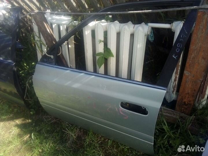 Продам на Тойоту Корону Премио переднюю левую двер