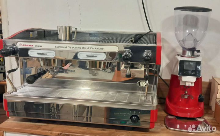 Кофемашина с кофемолкой