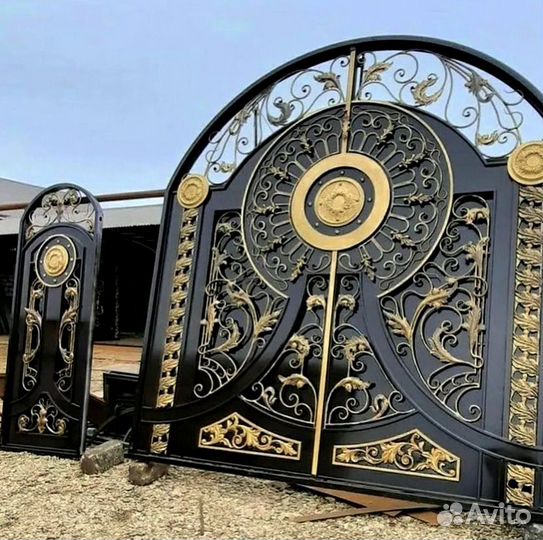 Ворота в Махачкале с ковкой на заказ