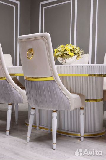 В наличии стол