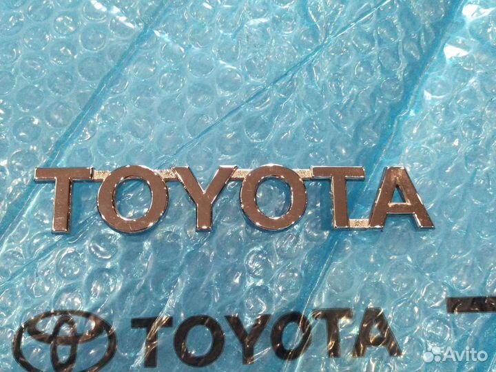 Эмблема багажника Фортунер буквы toyota