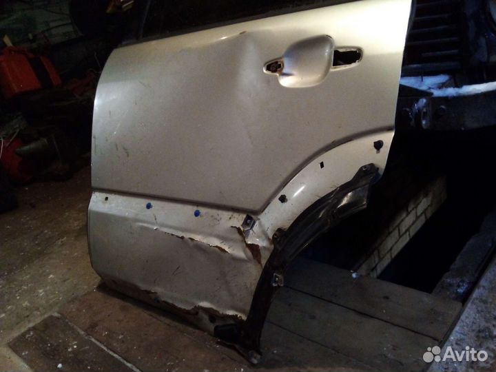 Задняя левая дверь тойота прадо 120