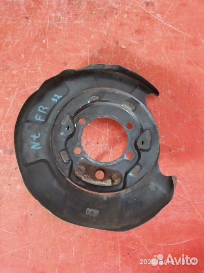 Пыльник тормозного диска передний правый Nissan