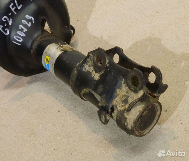 Стойка передняя VW Golf 2