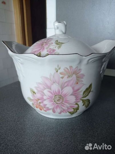 Фарфоровая супница