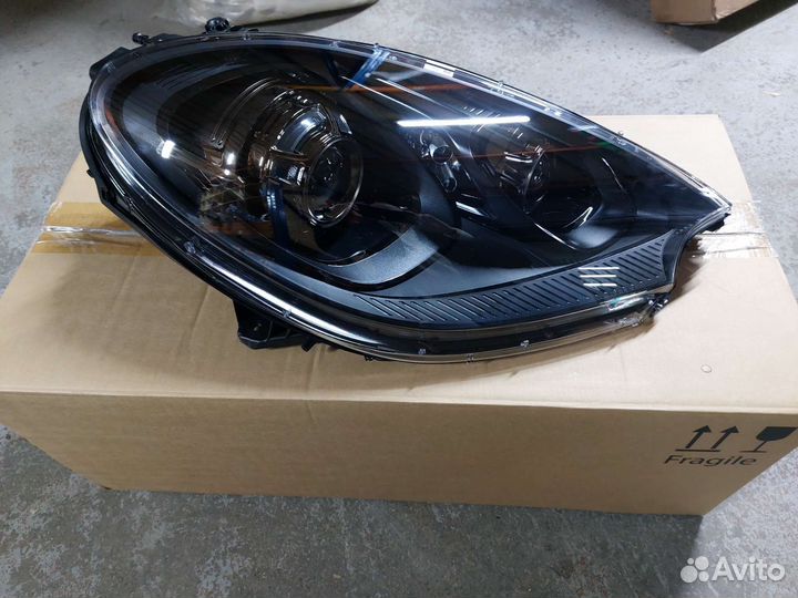 Новая правая фара Porsche Macan ксенон оригинал